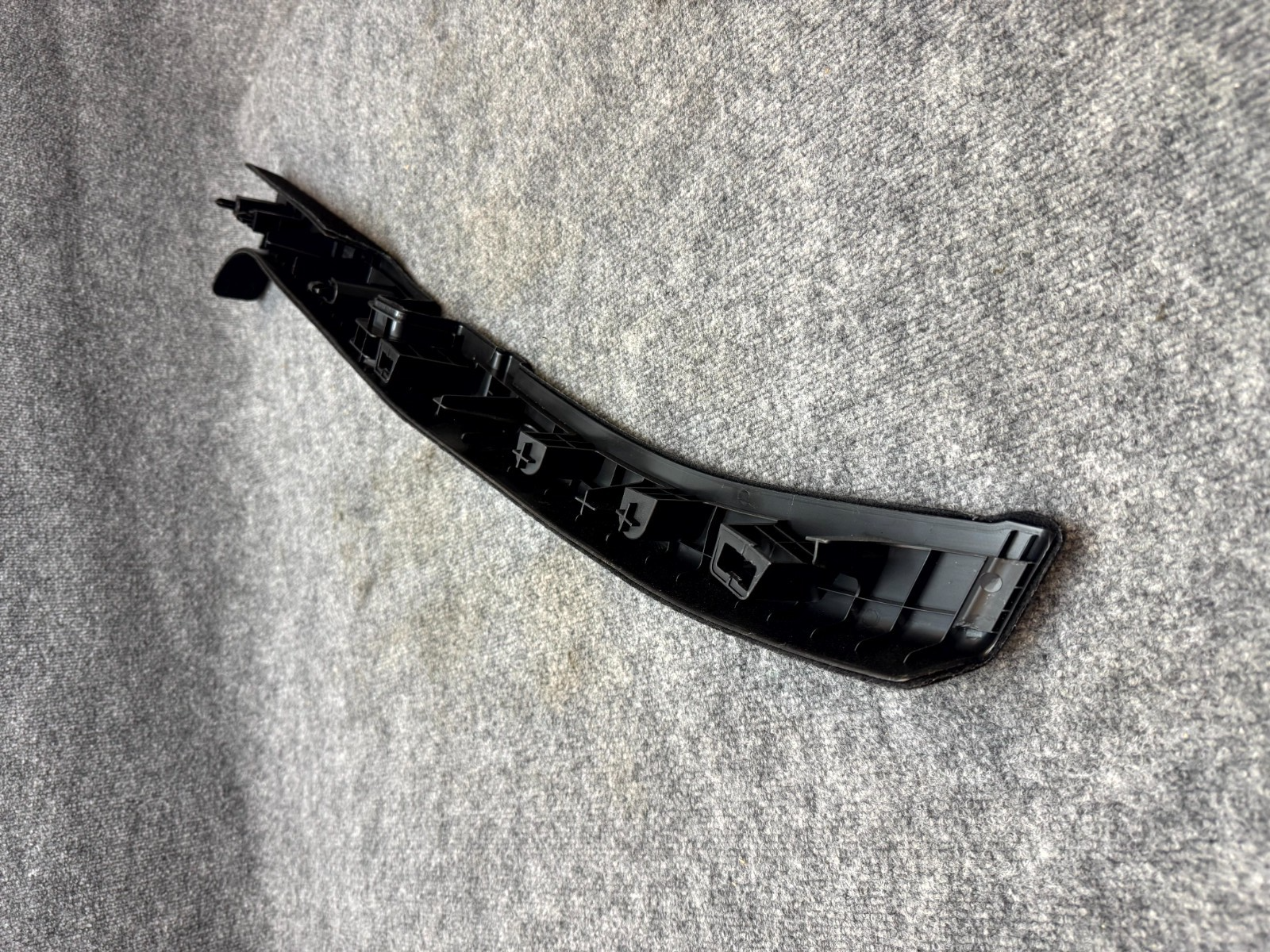 2020-2024 TESLA MODEL Y REAR RIGHT TRUNK CARGO FLOOR BRACKET TRIM OEM, 149295500
