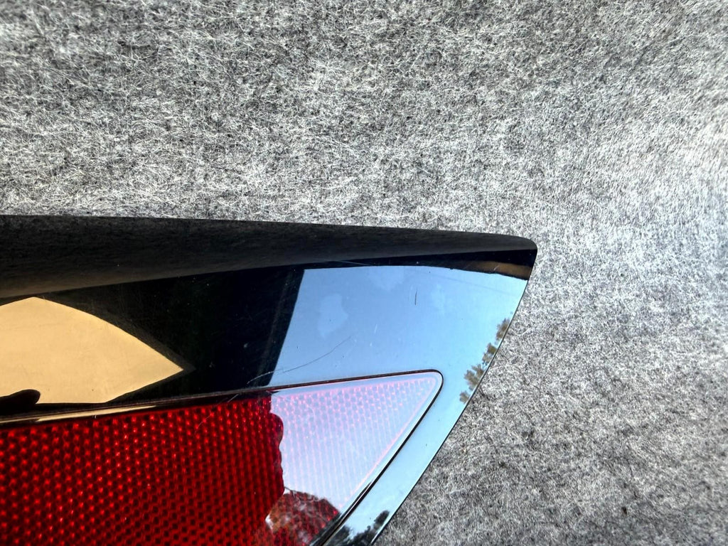 ♦️2017 - 2023 TESLA MODEL 3 REAR RIGHT LIGHT REFLECTOR TRIM OEM, 1100781-99-D
