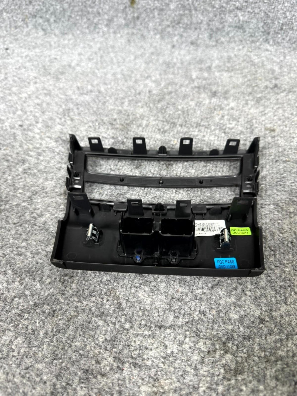 2016 - 2020 Tesla Model X S Rear Center Console Air Vent Trim OEM, 1064501-01-B