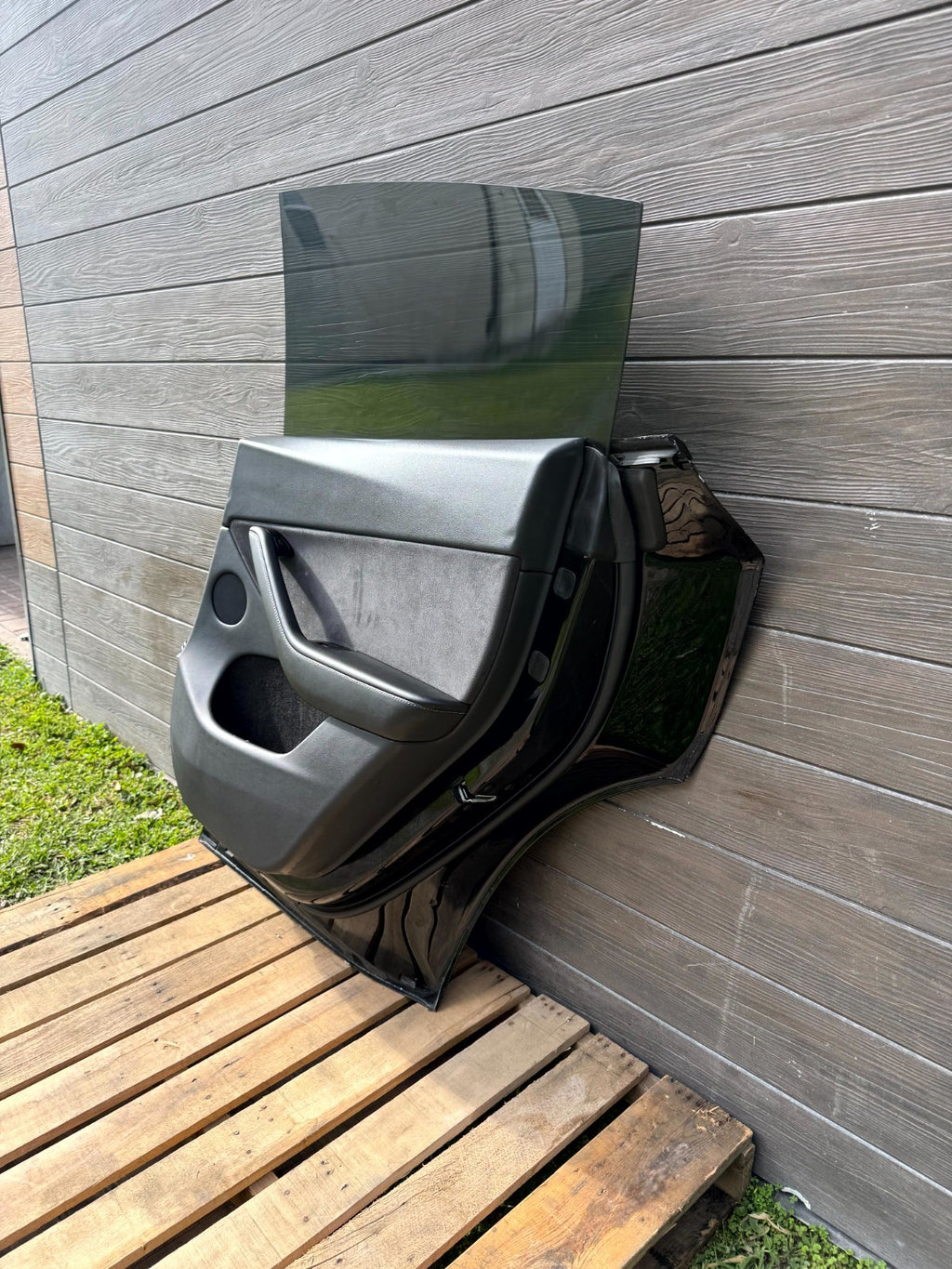 2020 - 2024 TESLA MODEL Y REAR RIGHT SIDE DOOR SHELL ASSEMBLY OEM, 1493562-E0-A