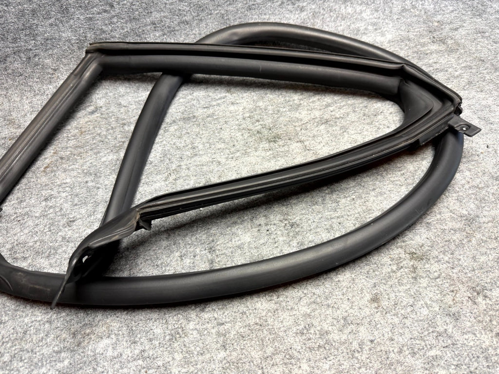 ♦️12-20 TESLA MODEL S REAR RIGHT DOOR WINDOW WEATHERSTRIP SEAL OEM, 1038408-00-A