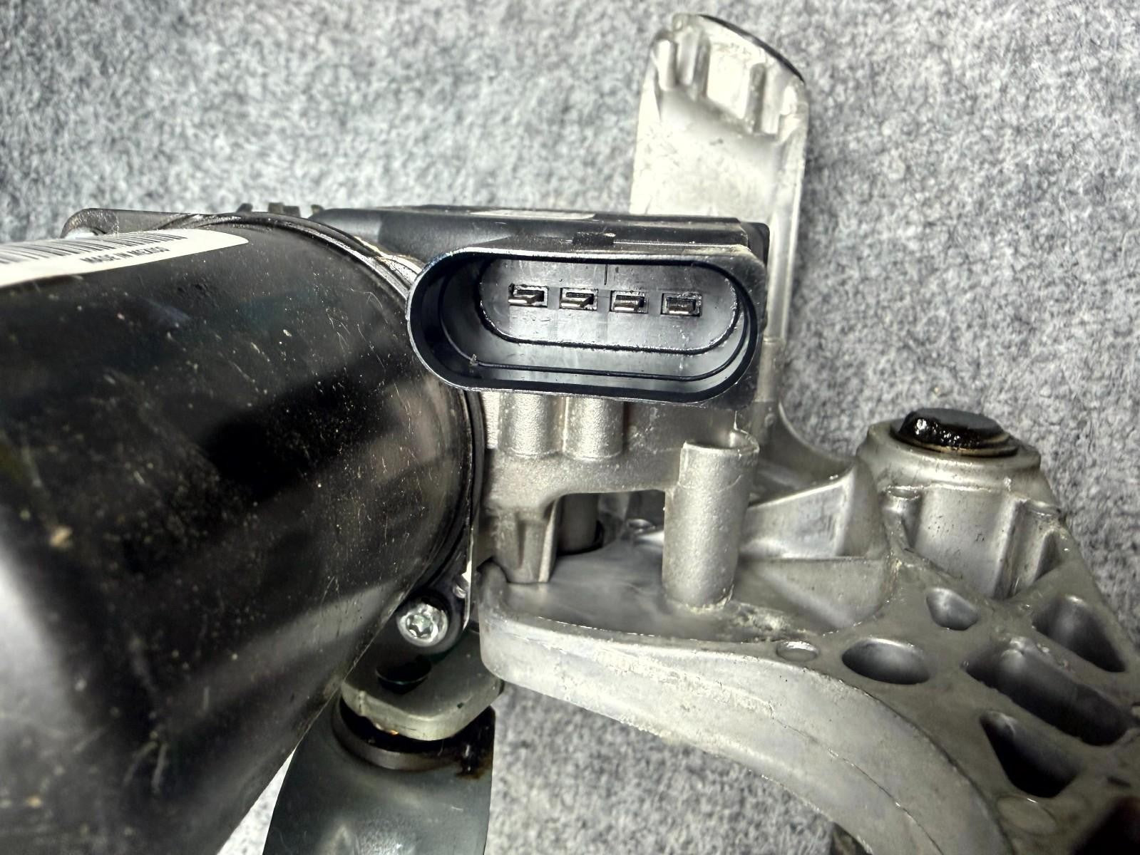 ♦️16-20 TESLA MODEL X WINDSHIELD WIPER MOTOR MECHANISM ASSY OEM, 1034391-00-D