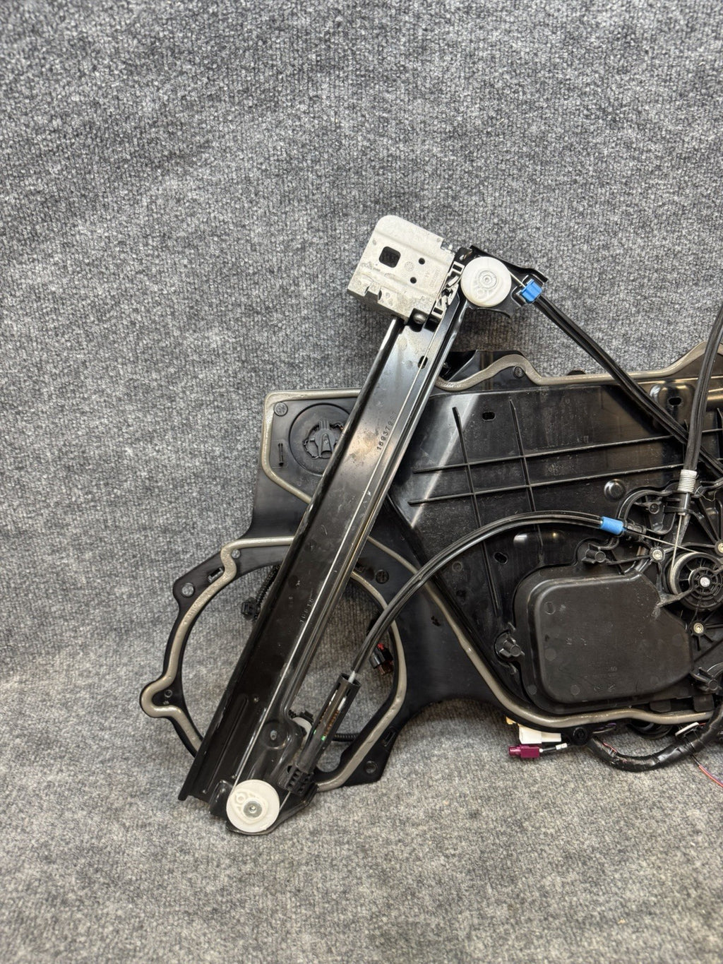 17-23 Model 3 Front Left Door Window Glass Regulator & Motor LH 1096620-10-F