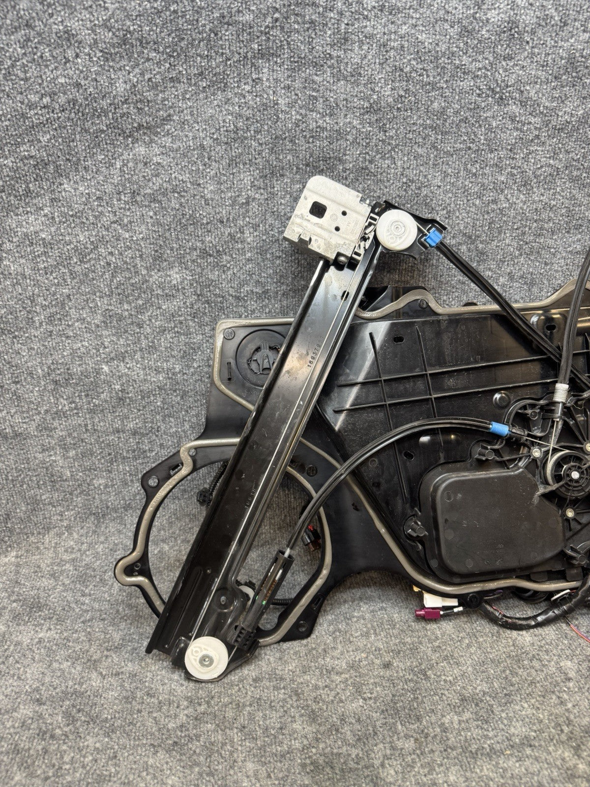 17-23 Model 3 Front Left Door Window Glass Regulator & Motor LH 1096620-10-F