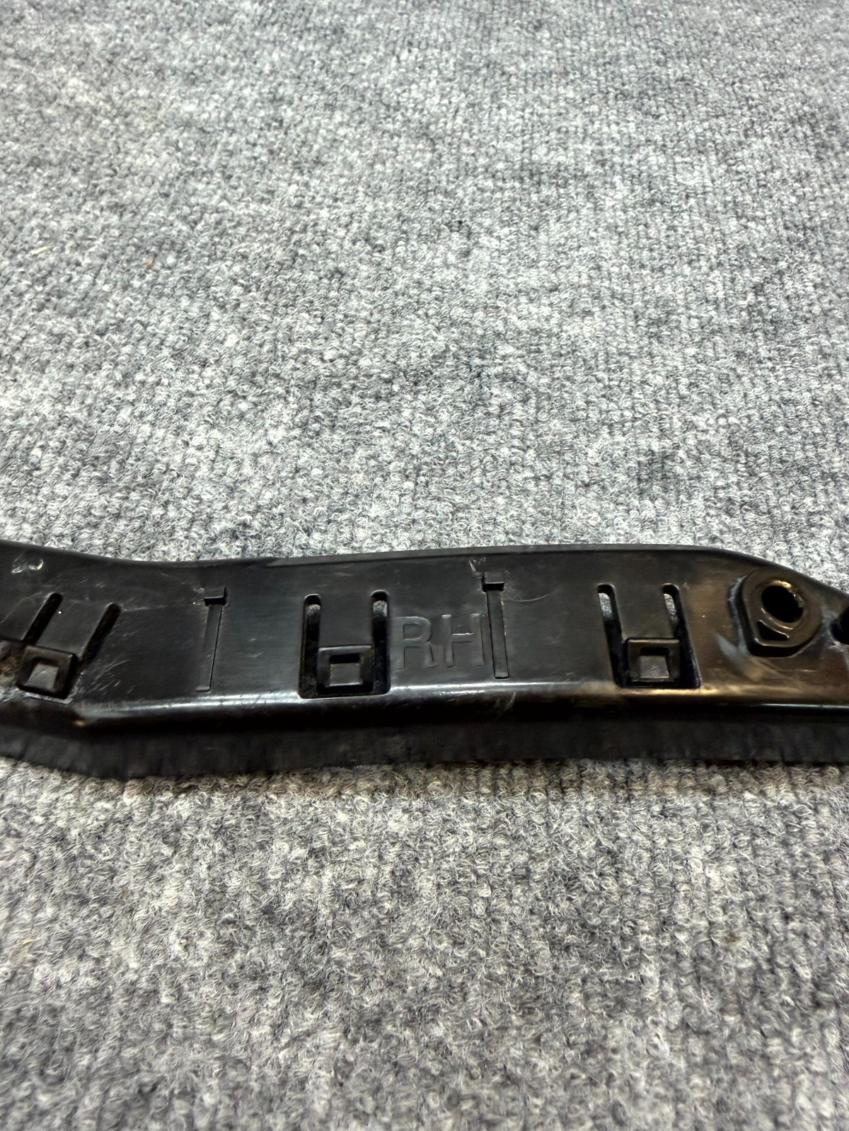 2020 - 2024 TESLA MODEL Y FRONT FENDER BUMPER BRACKET SUPPORT OEM, 1493771-00-B