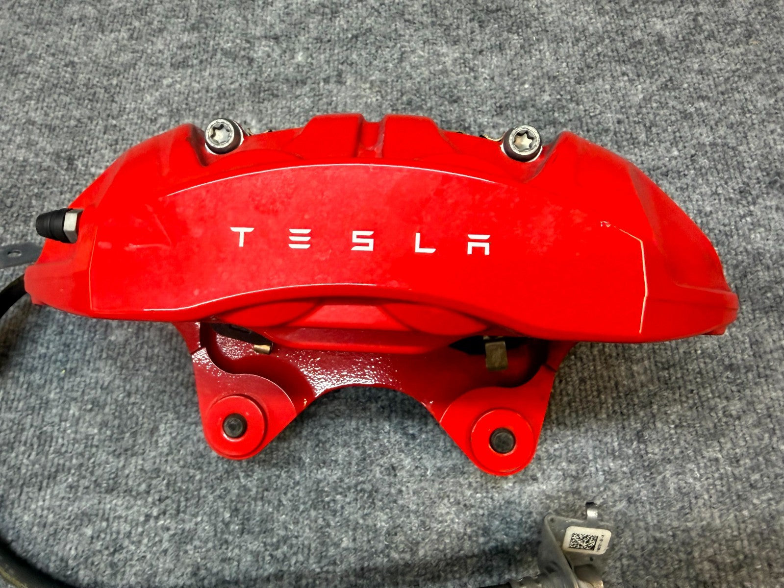 2020-2024 TESLA MODEL Y FRONT LEFT BREMBO BRAKE CALIPER RED OEM, 1188641-00-B