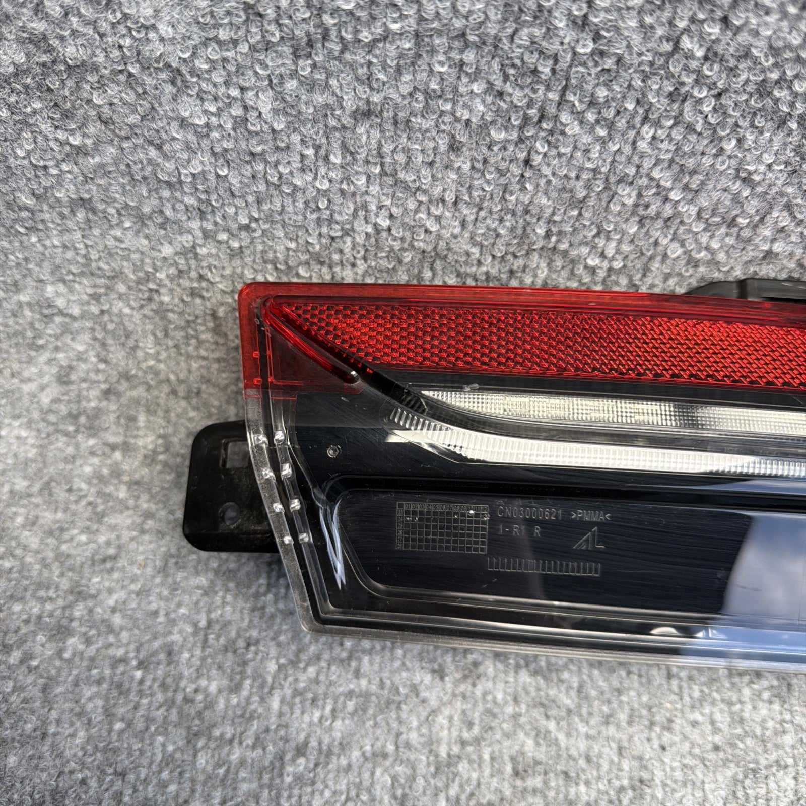 24 25 Model 3 Rear Right Lower Bumper Taillight Lamp LED Reflector 1712514-00-D