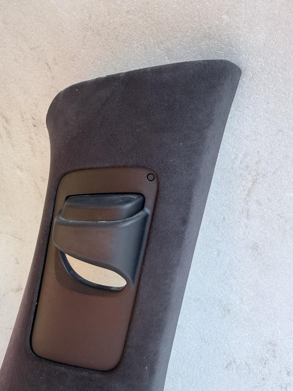 ♦️16-20 TESLA MODEL X RIGHT SIDE B PILLAR UPPER TRIM COVER PANEL OEM, 1035954-00