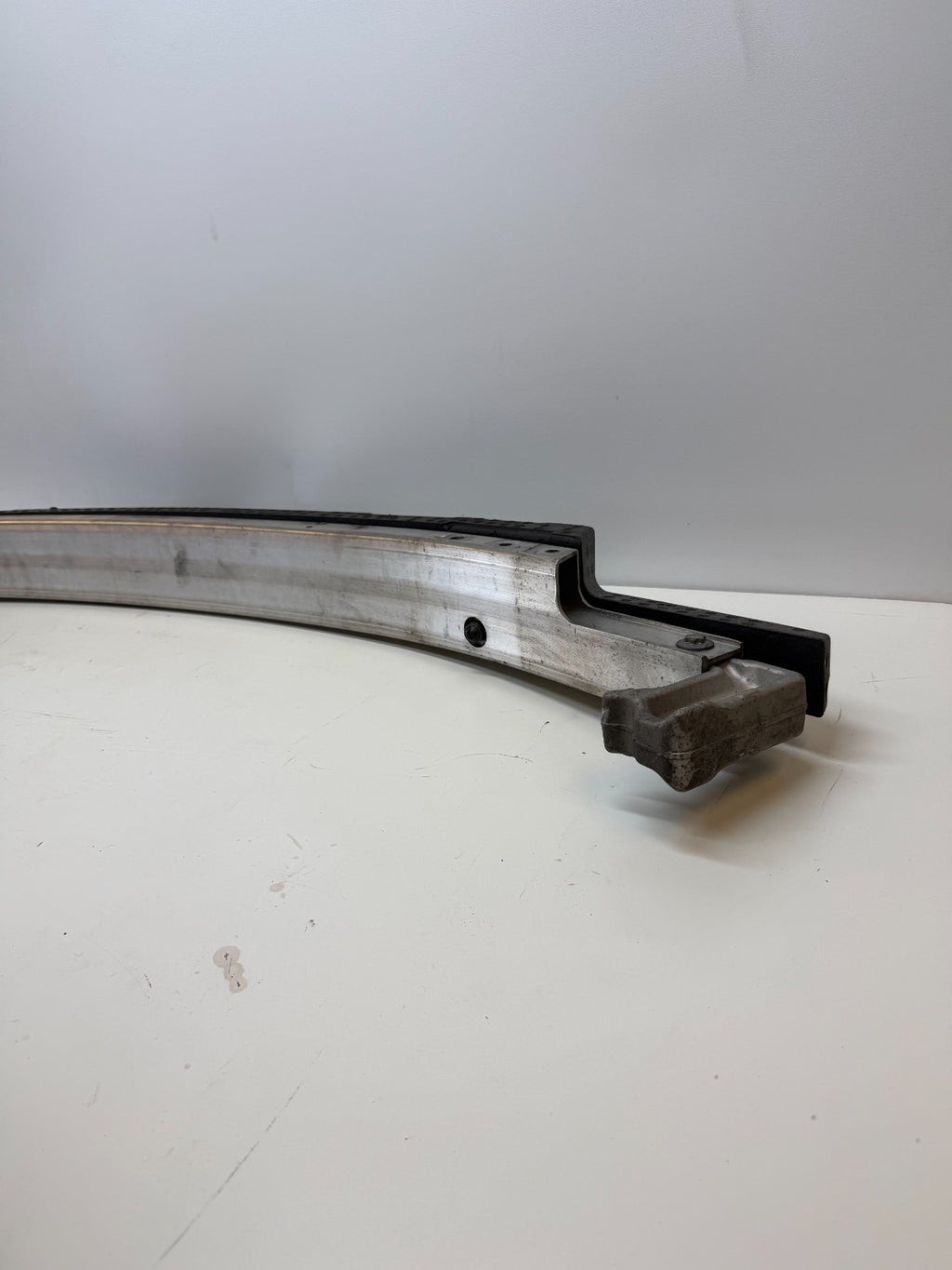 2020-24 TESLA MODEL Y FRONT BUMPER REINFORCEMENT BAR 1487601-00-F