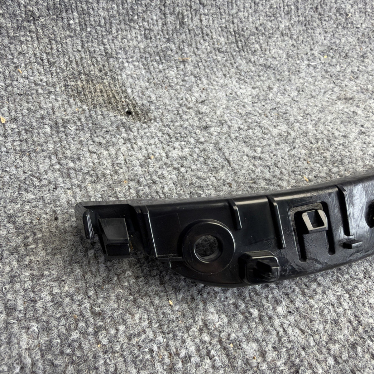 2025-2027 Tesla Model Y Front Bumper Fascia Fender Bracket Right 1983888-00-D