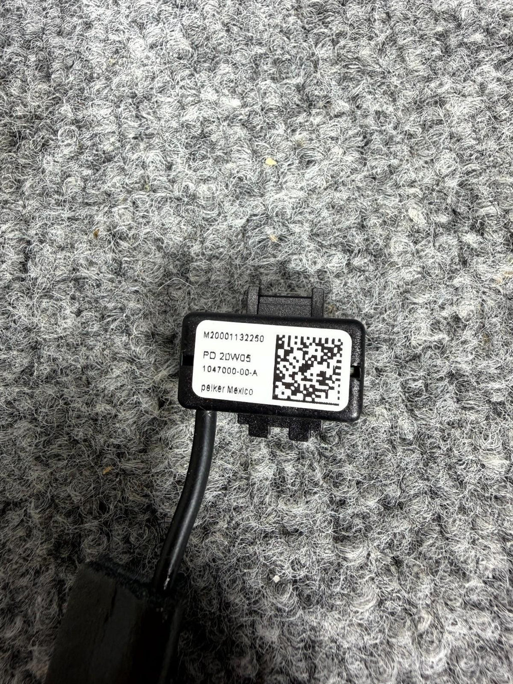 2016-2020 Tesla Model X Microphone Electric Module Unit OEM, 1047000-00-A