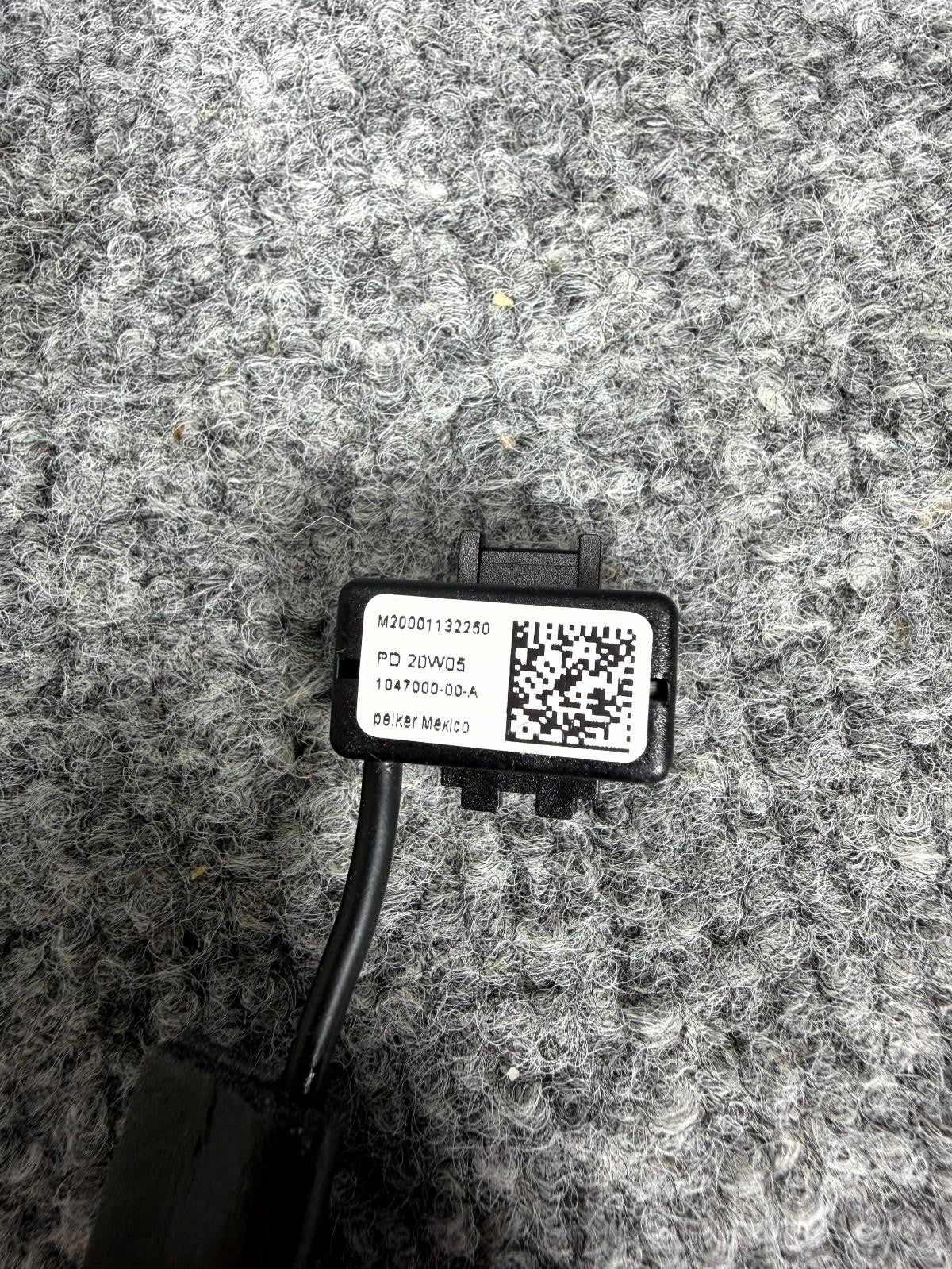 2016-2020 Tesla Model X Microphone Electric Module Unit OEM, 1047000-00-A