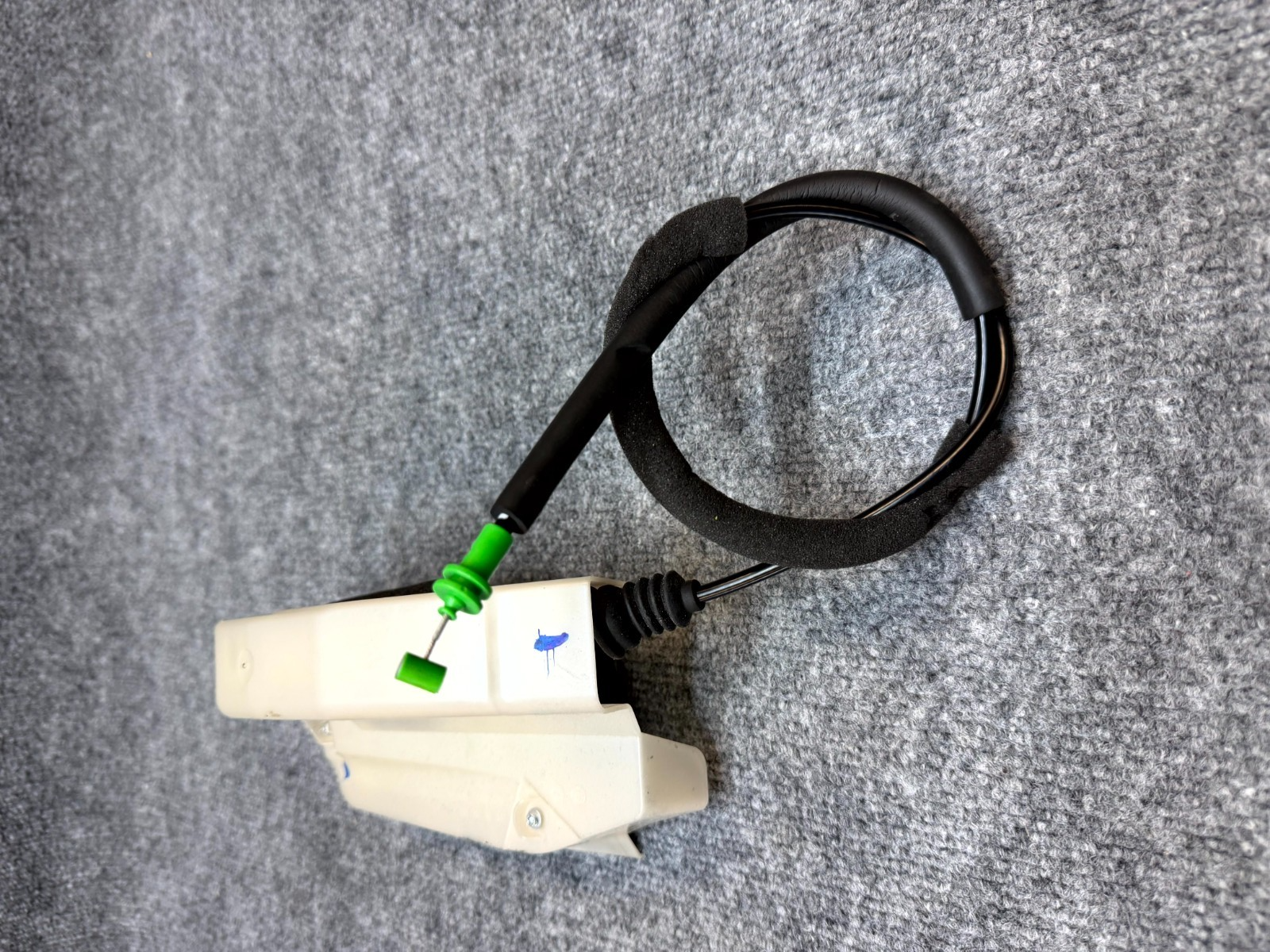2020 - 2024 TESLA MODEL Y FRONT RIGHT DOOR LATCH LOCK ACTUATOR OEM, 1500673-00-B