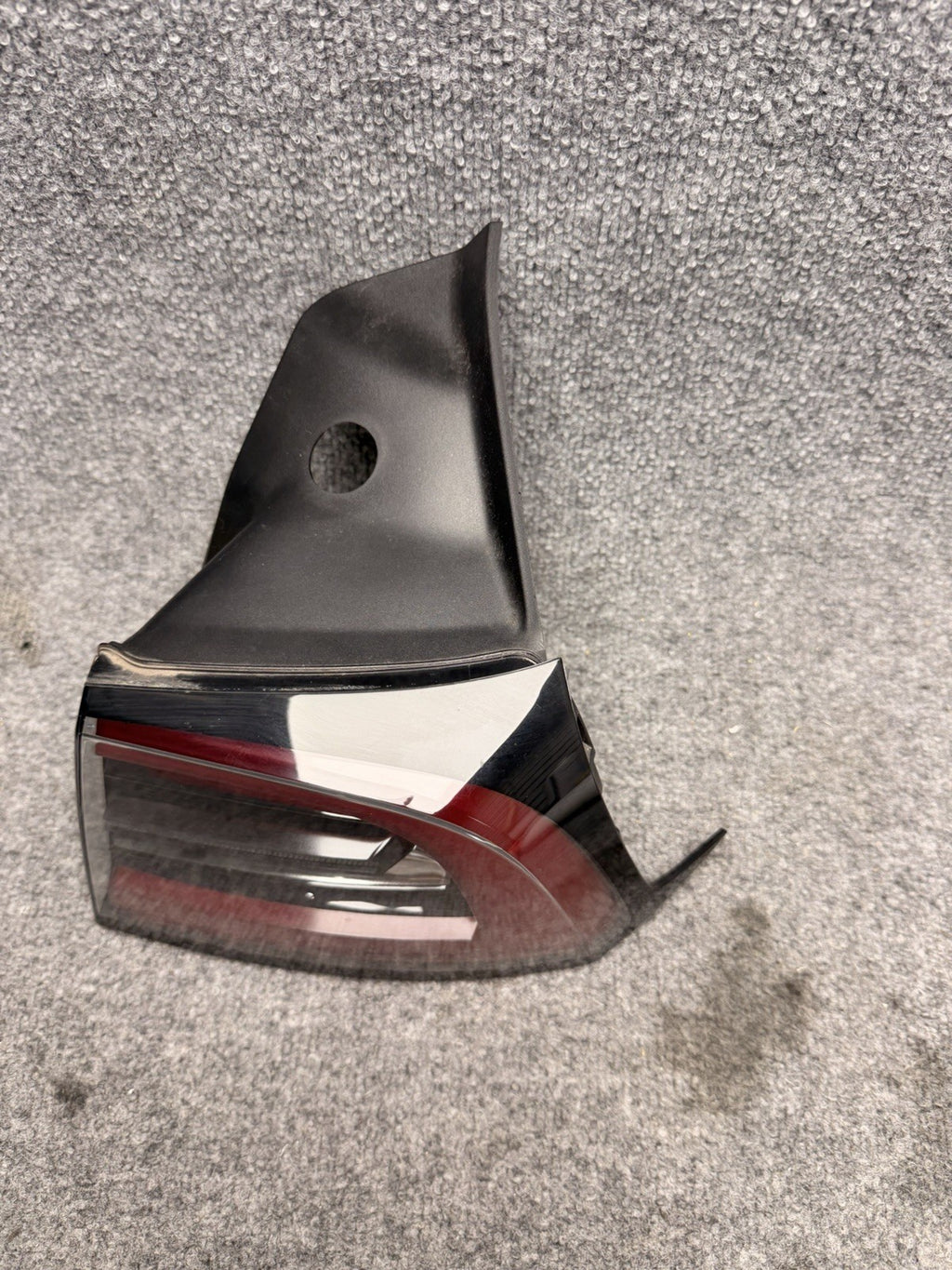 21-25 Tesla Model 3 Y Rear Right Passenger Outer LED Tail Light Lamp 4 Pin OEM