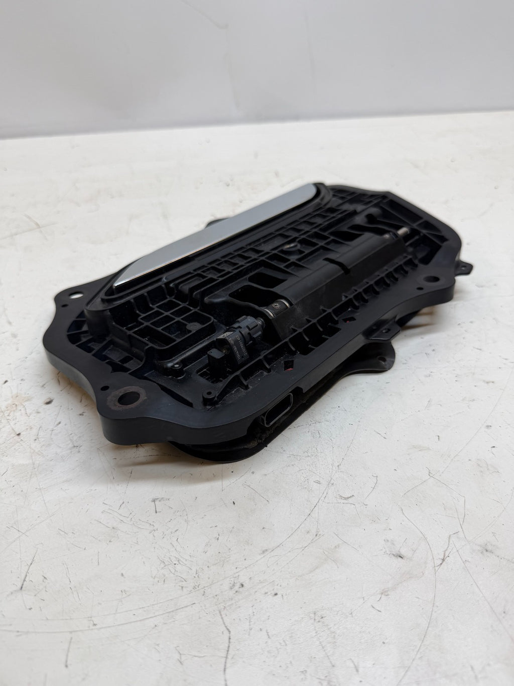 2016-2020 Tesla Model S Front Left Driver Side Exterior Door Handle