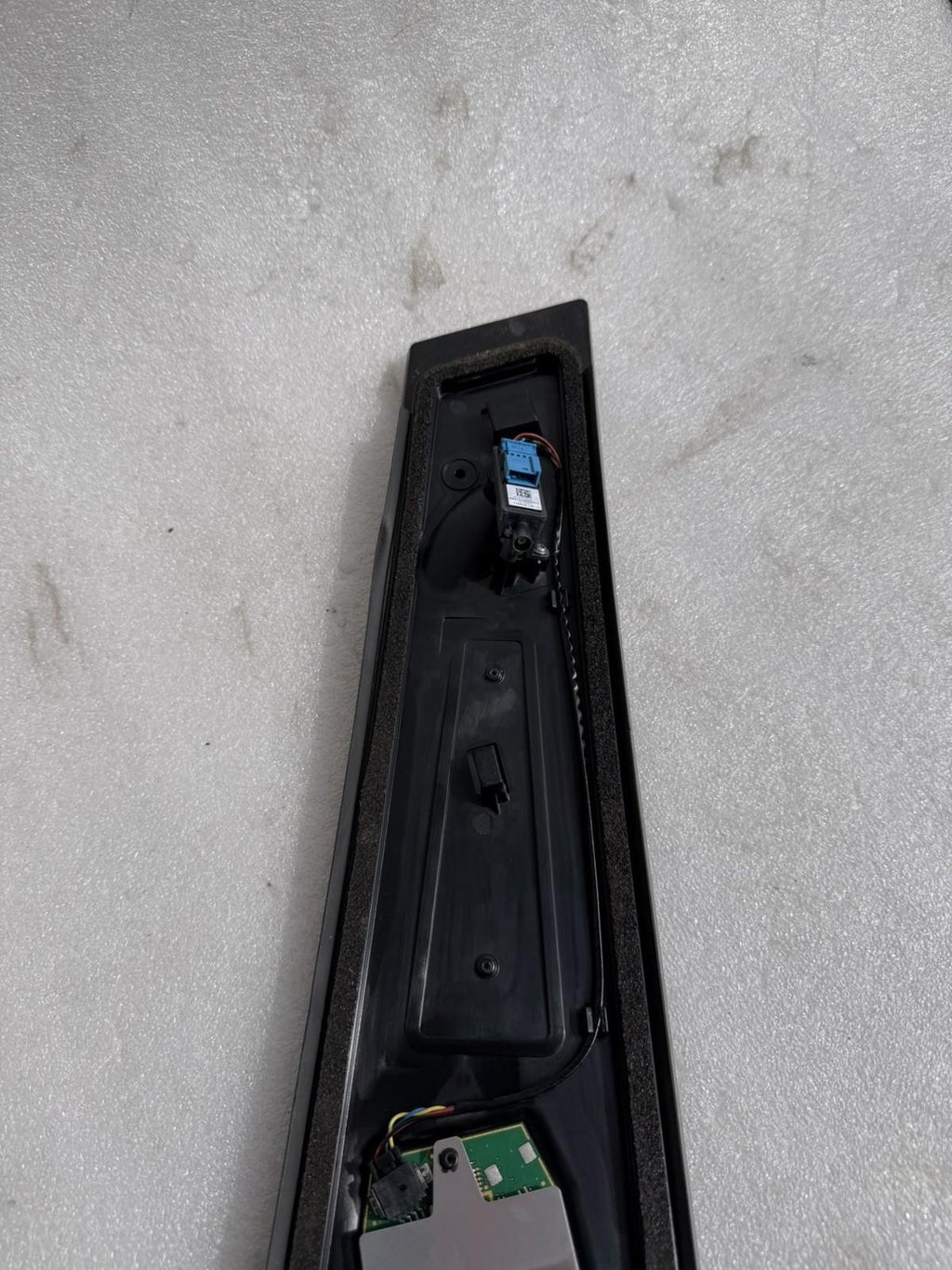 ♦️17-23 TESLA MODEL 3 RIGHT B-PILLAR APPLIQUE TRIM W/ CAMERA OEM, 1109255-00-G