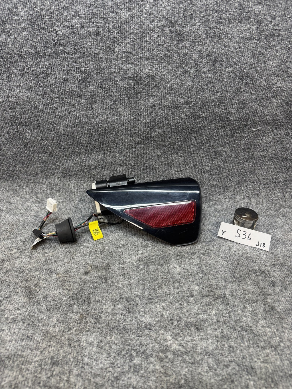 2020 - 2024 TESLA MODEL Y REAR LEFT CHARGE PORT REFLECTOR LIGHT OEM 1566302-10-G