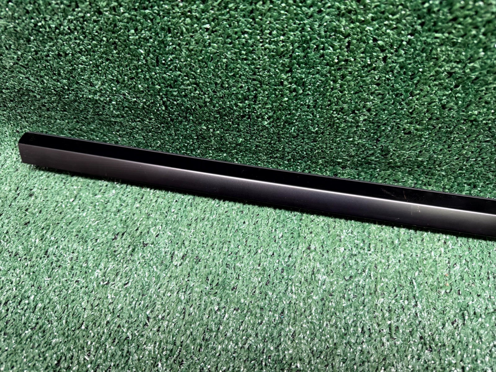 ♦️2020-2024 TESLA MODEL Y FRONT RIGHT DOOR WINDOW BELT MOLDING OEM, 1495722-00-B