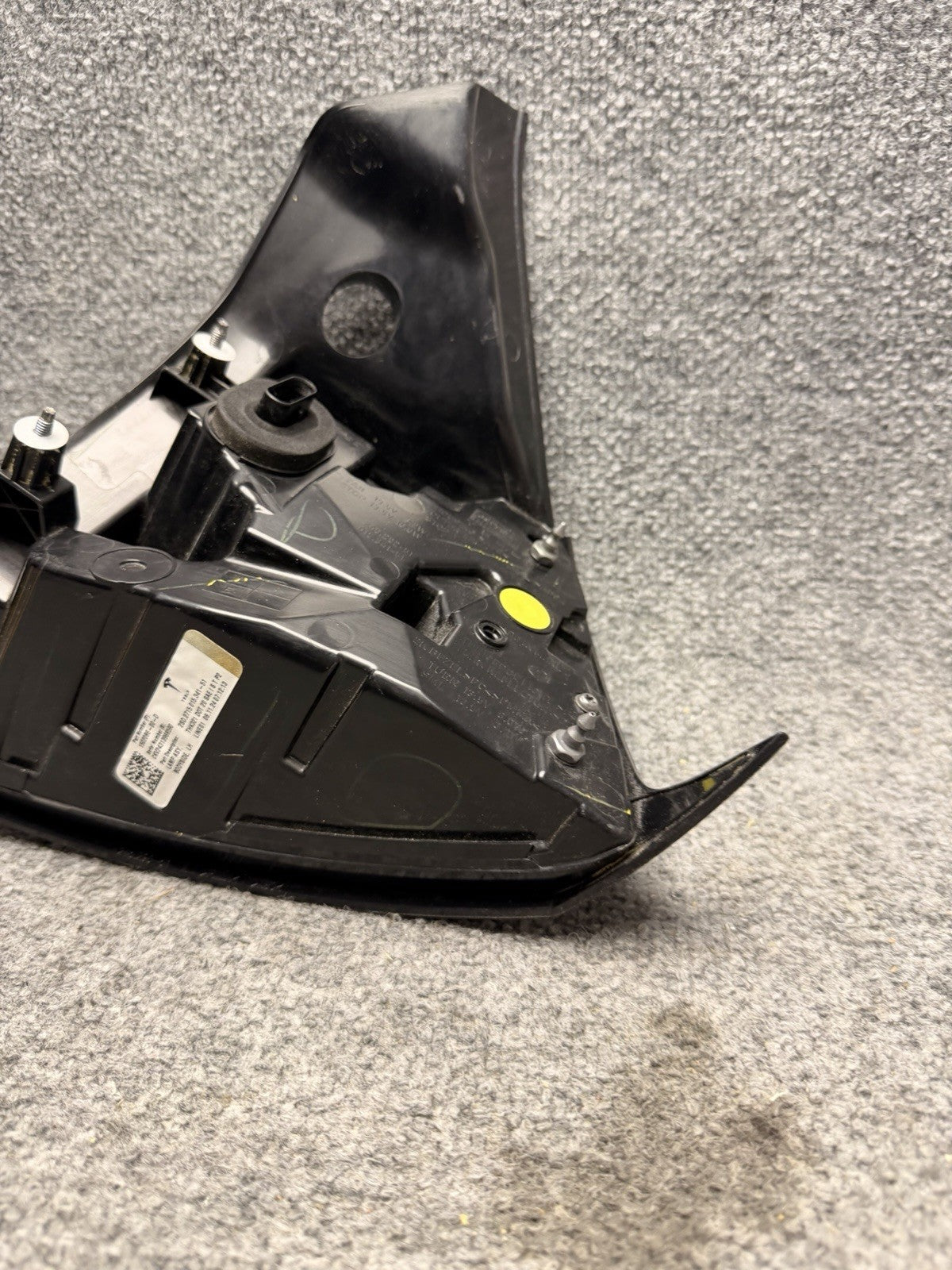 2020 - 2024 TESLA MODEL Y REAR LEFT DRIVER OUTER TAIL LIGHT OEM 1502086-00-D