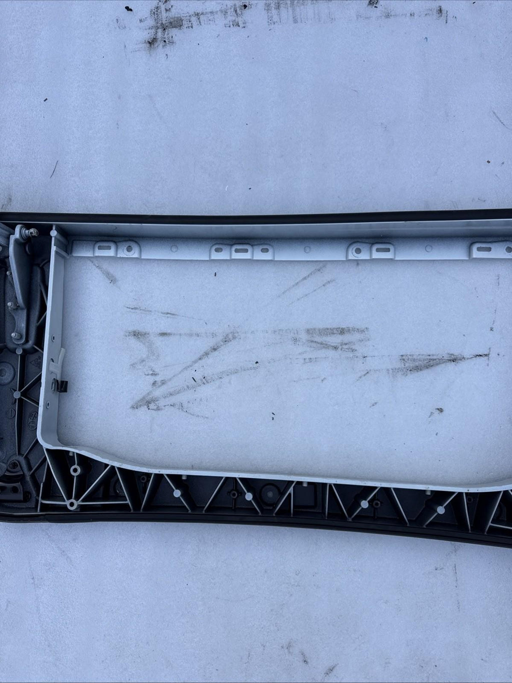 ♦️16-24 TESLA MODEL X REAR RIGHT UPPER DOOR WINDOW GLASS FRAME OEM, 102878200