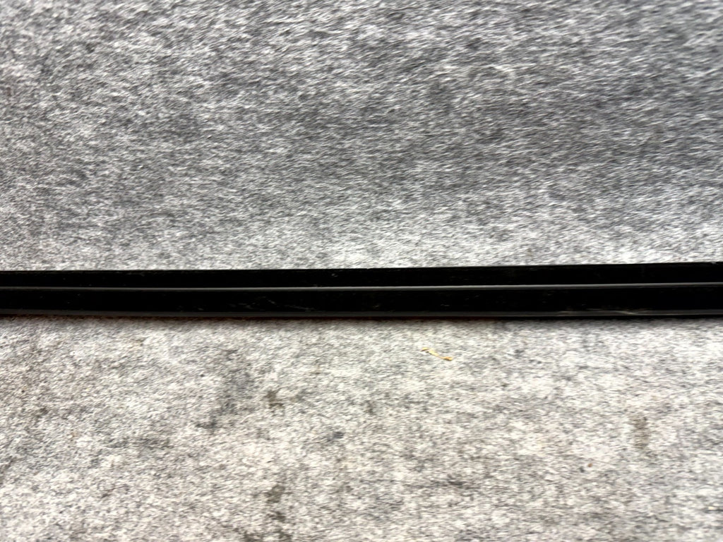 ♦️2017-2023 TESLA MODEL 3 FRONT RIGHT DOOR INNER WEATHERSTRIP OEM, 1090495-00-E