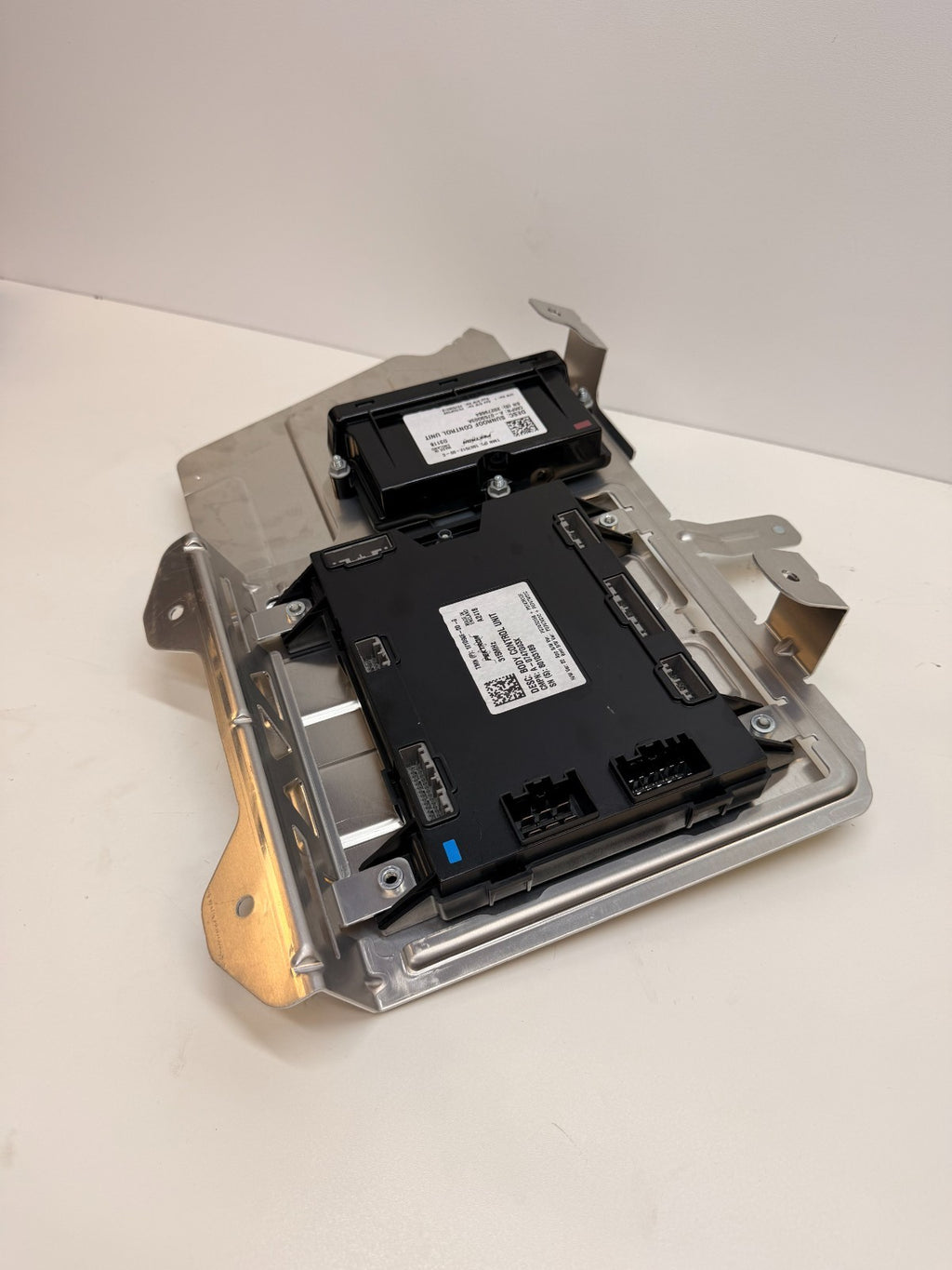2012-2020 Tesla Model S Body Control Module W/ Bracket 1010906-00-G