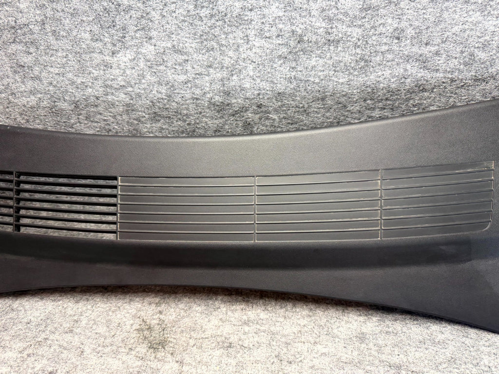 ♦️17-23 TESLA MODEL 3 FRONT WINDSHIELD COWL VENT COVER PANEL OEM, 1081675-00-E