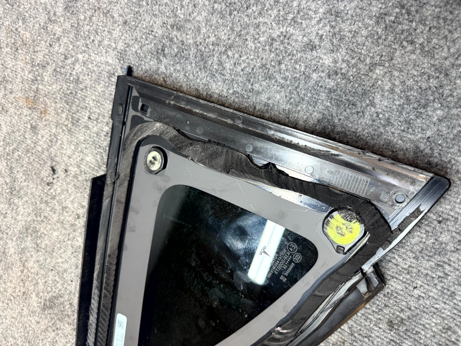 2020 - 2024 TESLA MODEL Y RIGHT LEFT SIDE QUARTER WINDOW GLASS OEM, 1495740-00-J