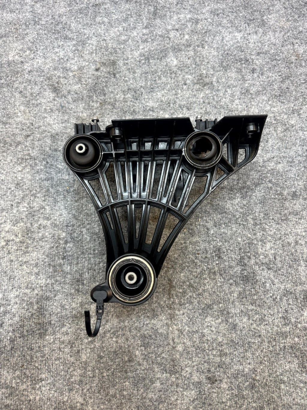 17-23 TESLA MODEL 3 AIR CONDITIONING COMPRESSOR PUMP MOUNT BRACKET OEM,166701400
