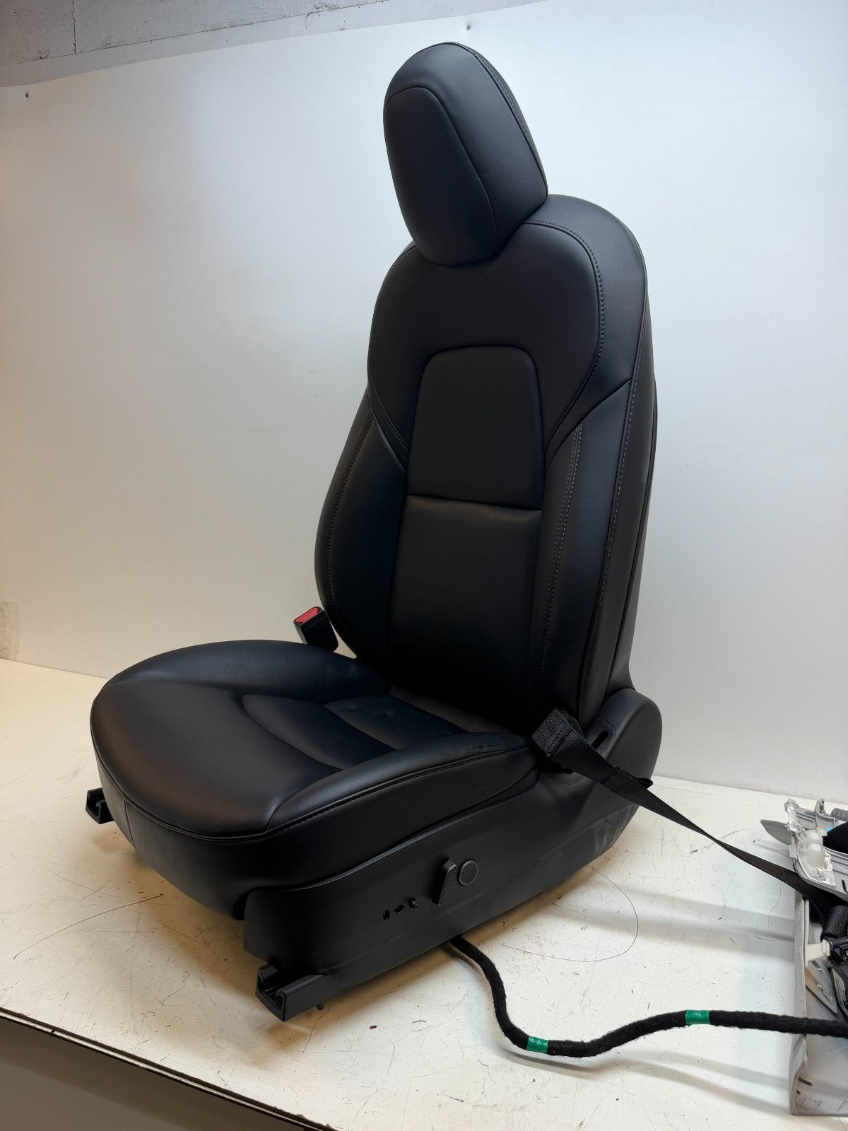 2017-2023 Tesla Model Y Front Left Complete Seat Black 1456942-00-E