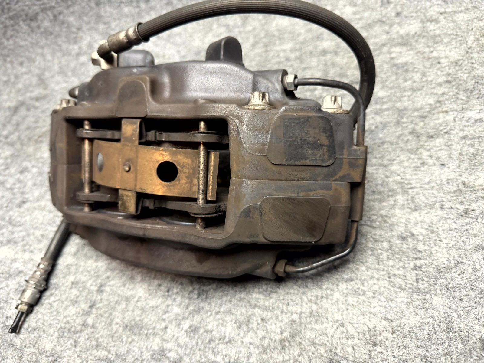 ♦️2012-2020 TESLA MODEL S FRONT LEFT SIDE BREMBO BRAKE CALIPER OEM, 1007794-00-C