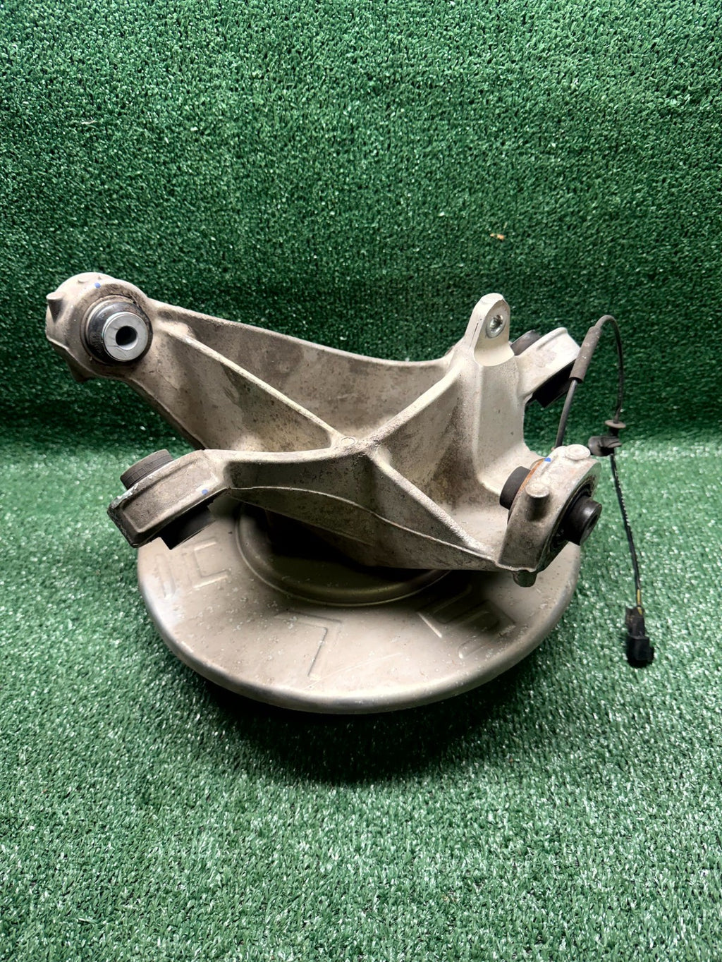 ♦️2020-2024 TESLA MODEL Y REAR LEFT SIDE KNUCKLE SPINDLE HUB OEM, 1188411-00-F