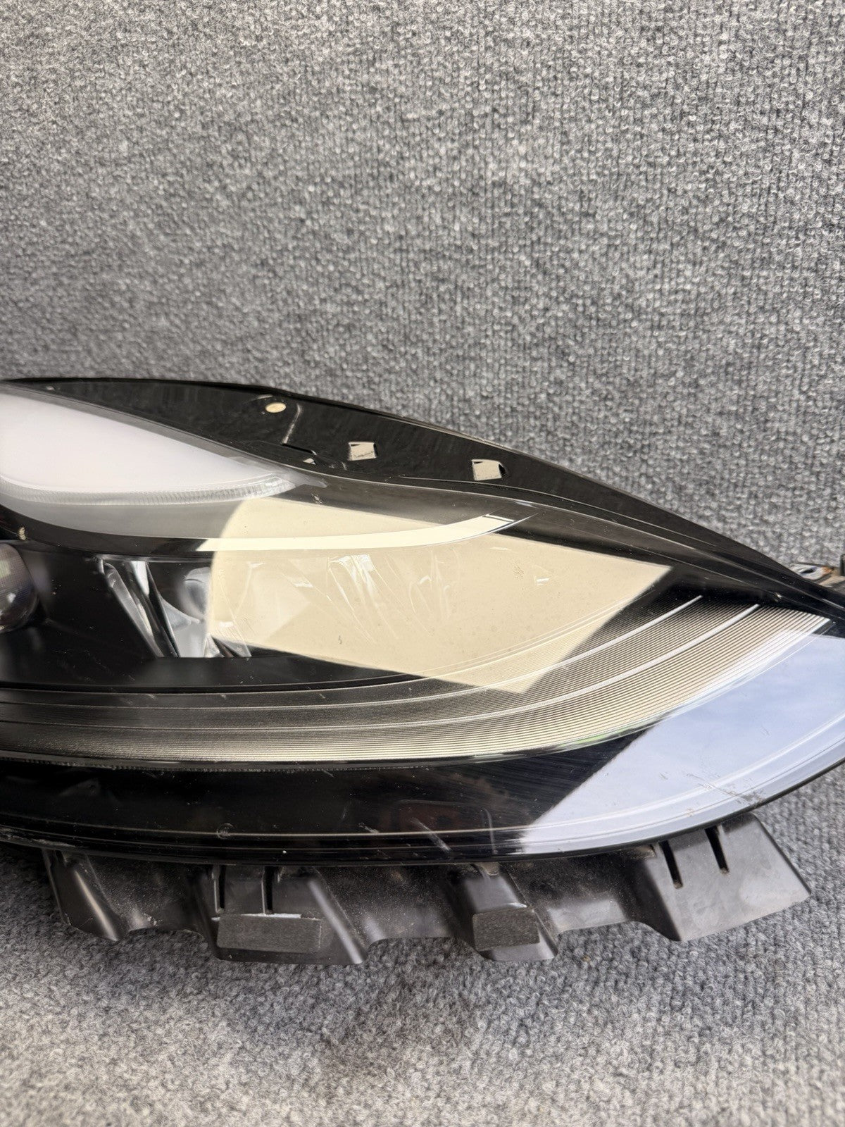 OEM 2021 - 2024 Tesla Model Y Right Passenger Matrix LED Headlight 1514953-00-D