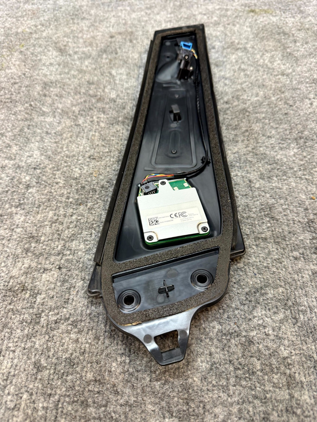 2017-2023 TESLA MODEL 3 RIGHT B-PILLAR APPLIQUE TRIM W/ CAMERA OEM, 1109255-00-G