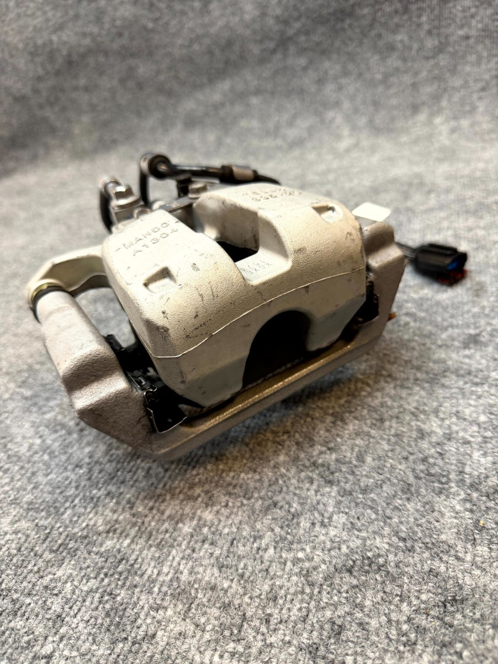 2020 - 2024 TESLA MODEL Y REAR BRAKE CALIPER WITH BREAK LINE OEM, 1044625-00-B
