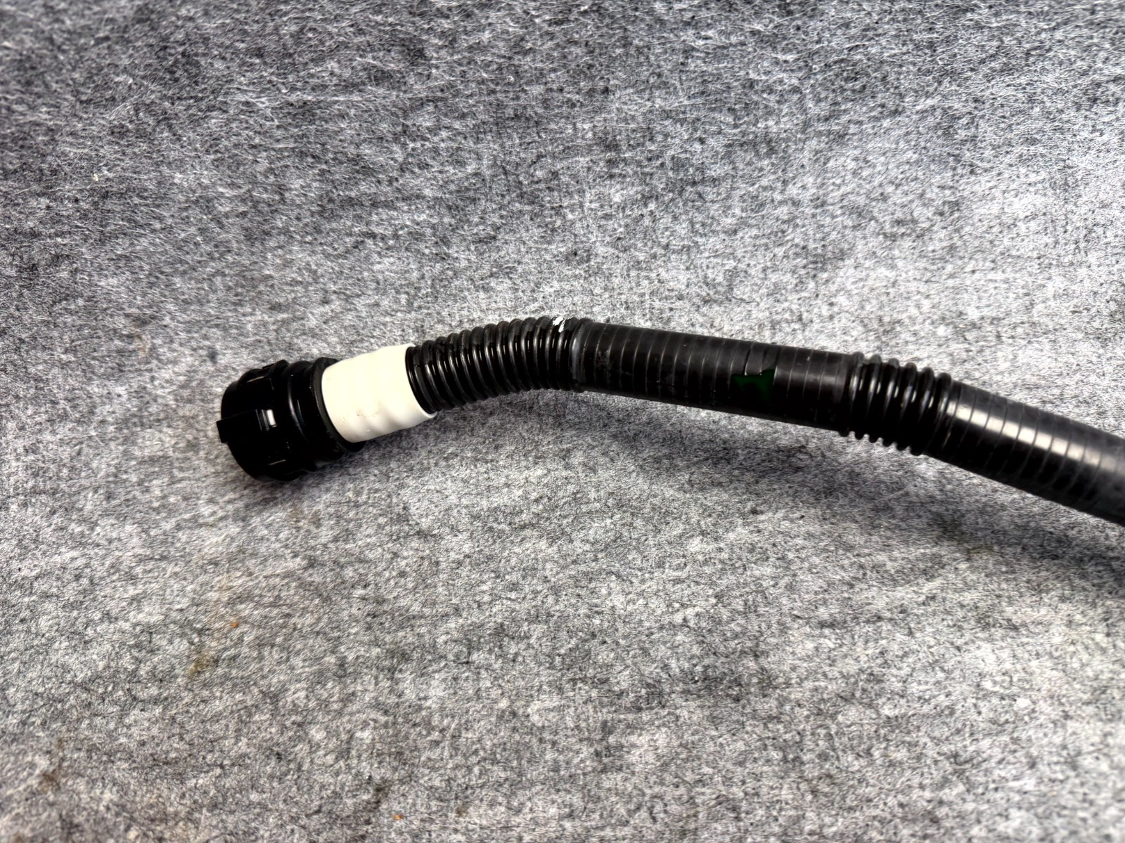 ♦️17-23 TESLA MODEL 3 FRONT RADIATOR WATER COOLANT OUTLET HOSE OEM, 1077603-00-F