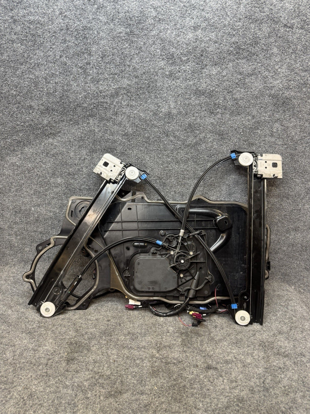17-23 Model 3 Front Left Door Window Glass Regulator & Motor LH 1096620-10-F