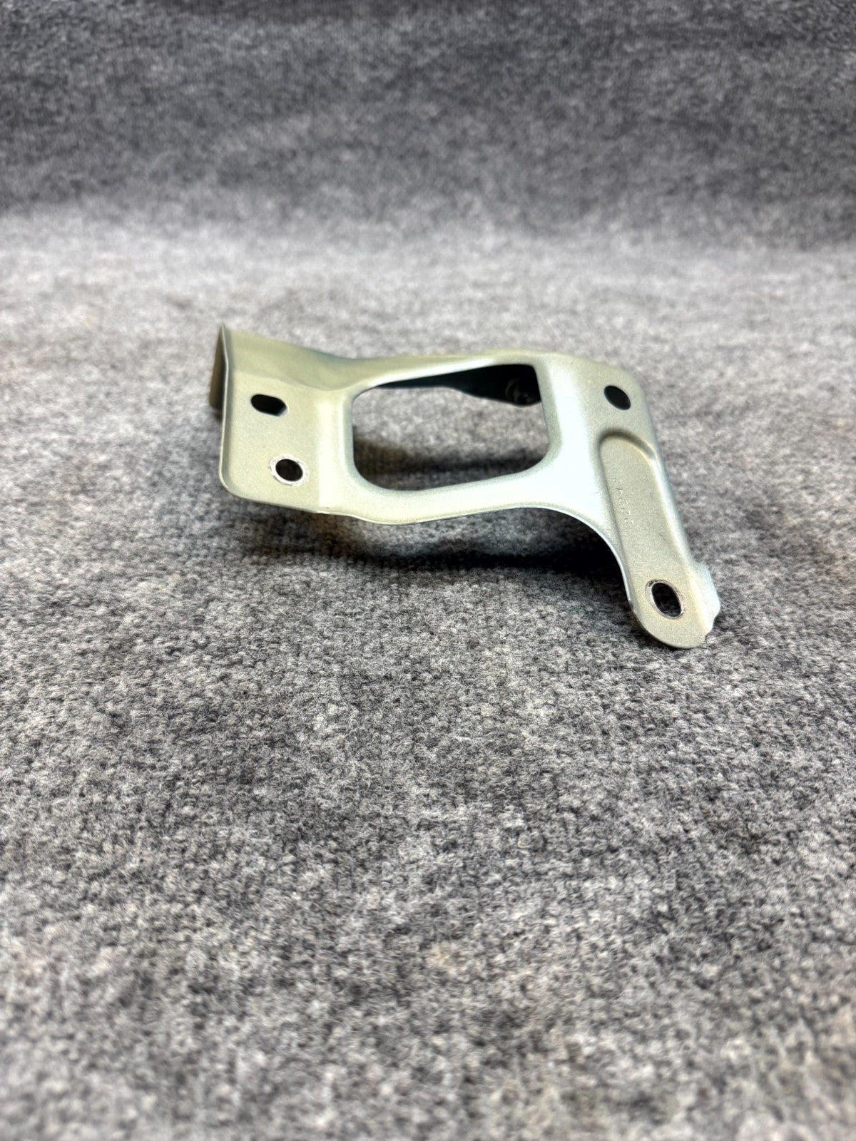 2017‑2023 TESLA MODEL 3 FRONT LEFT SIDE FENDER SUPPORT BRACKET OEM, 1086017-00-D