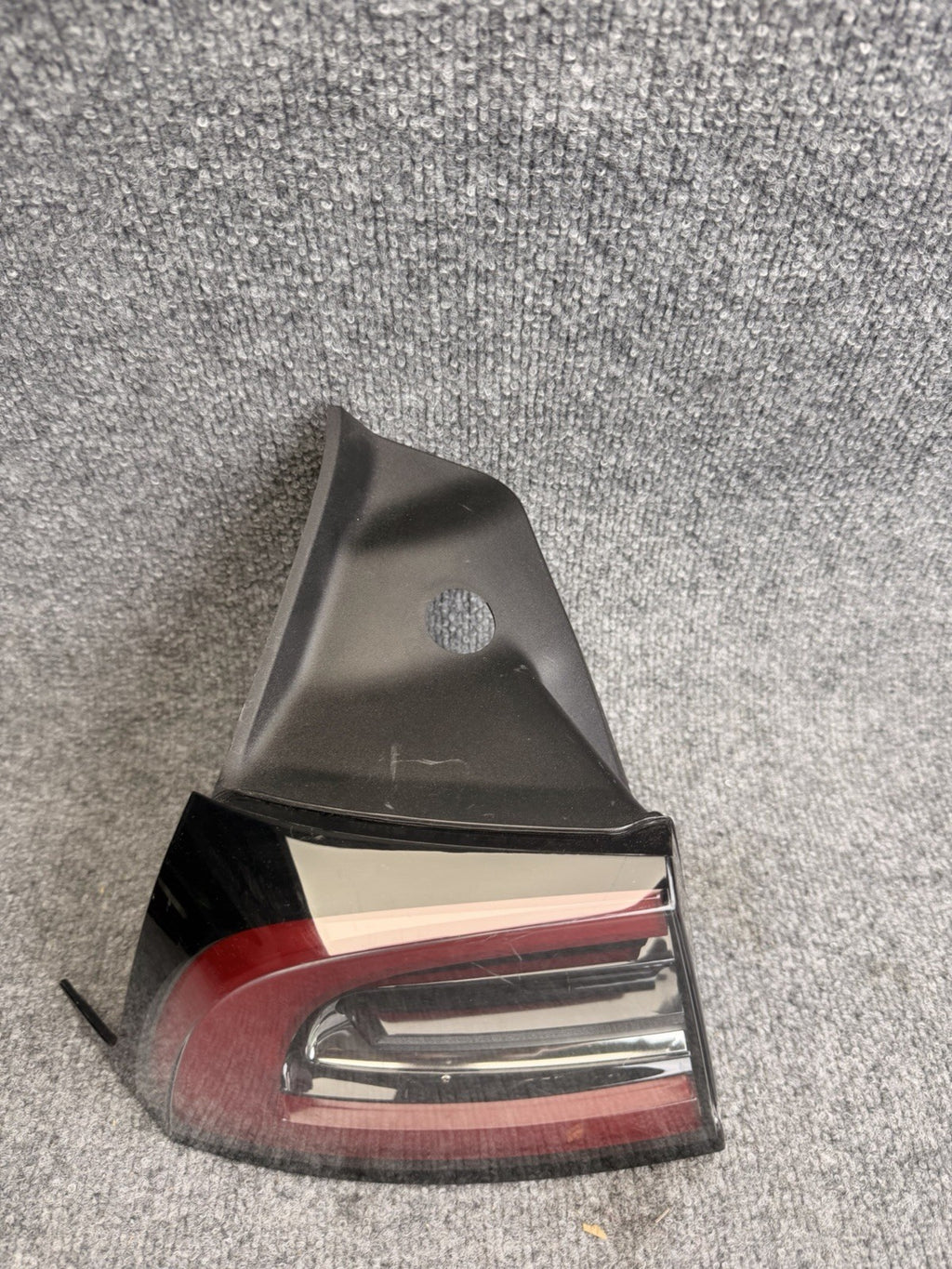17-24 Tesla Model 3 Y Rear Left Hand Tail Light 4 Pin 1502086-00-D /scratches