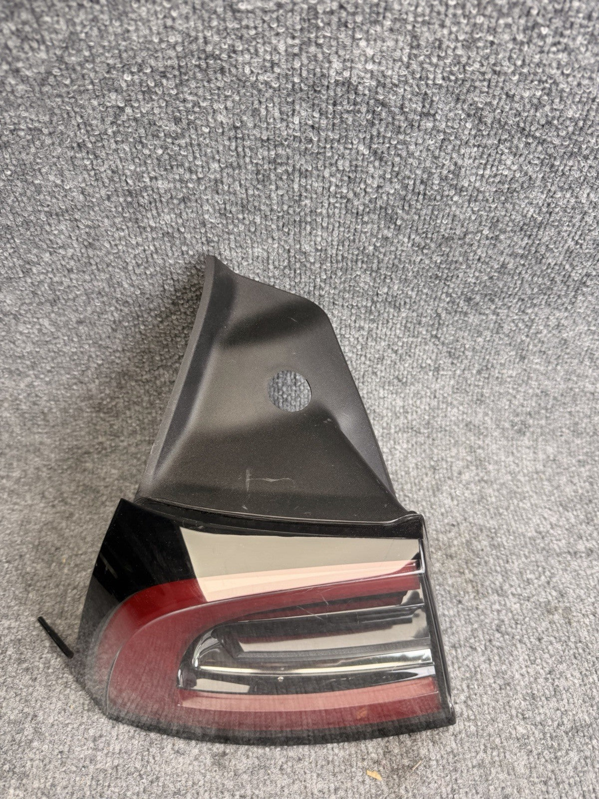 17-24 Tesla Model 3 Y Rear Left Hand Tail Light 4 Pin 1502086-00-D /scratches