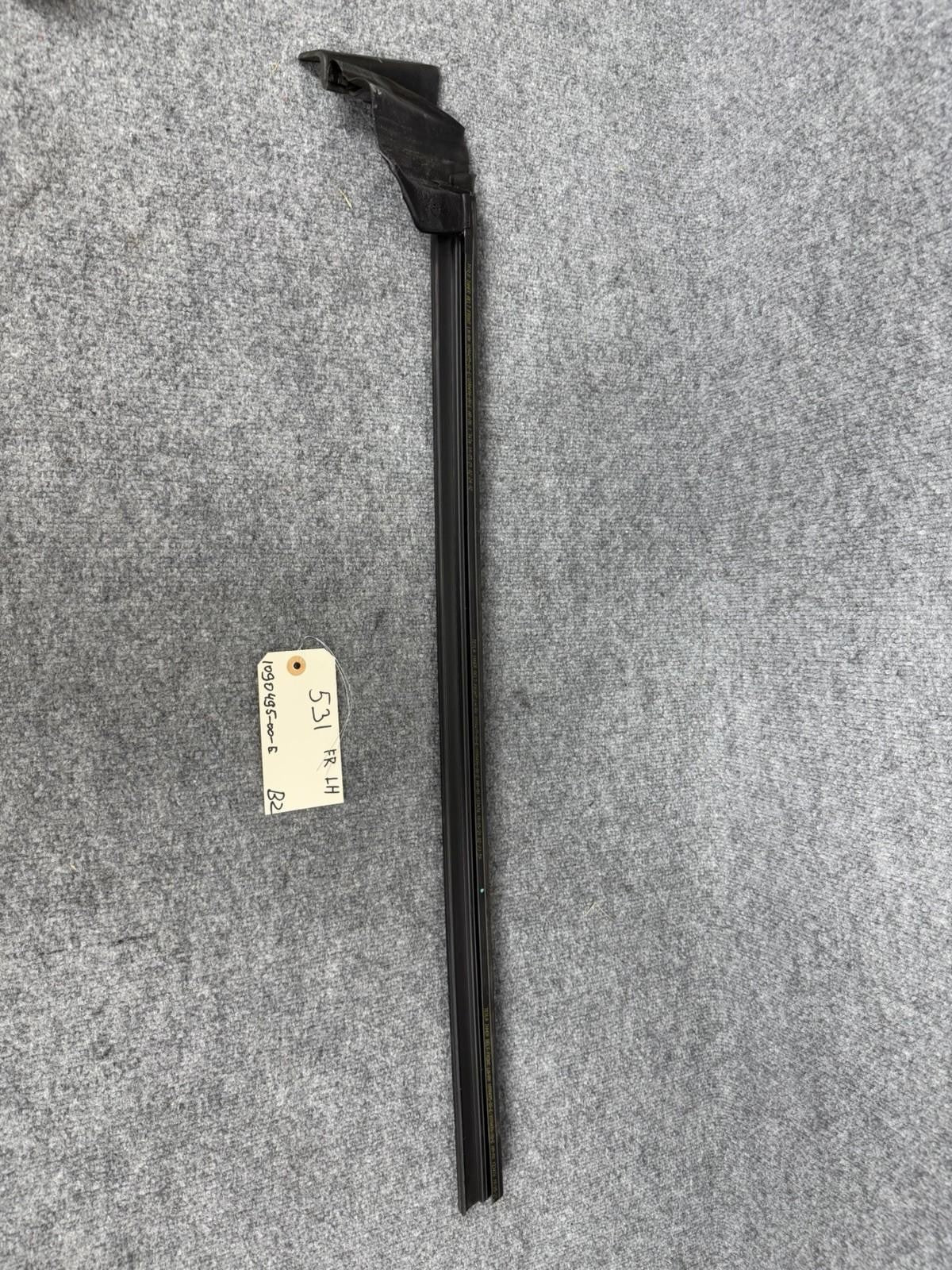 ♦️17 - 23 TESLA MODEL 3 FRONT LEFT SIDE WINDOW INNER BELT SEAL OEM, 1090495-00-E