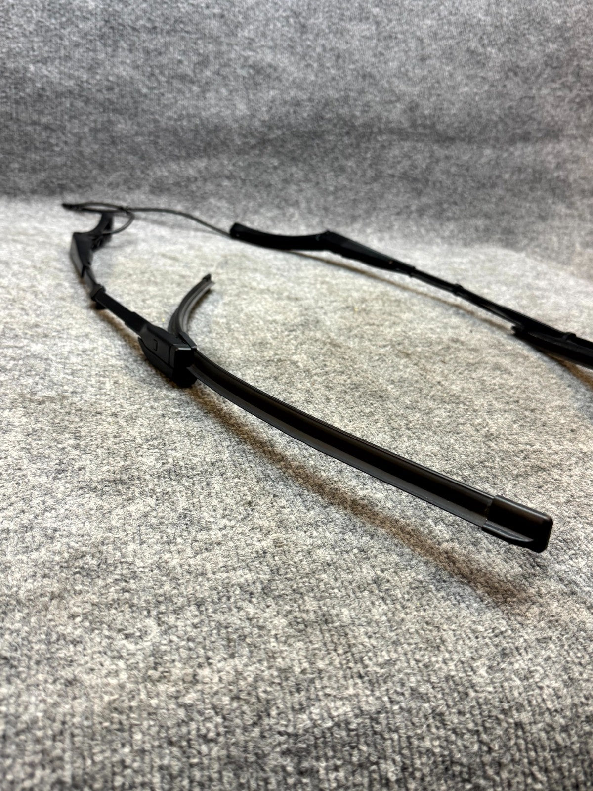 2020-2024 TESLA MODEL Y FRONT LEFT WINDSHIELD WIPER ARM BLADE OEM, 1658942-00-A