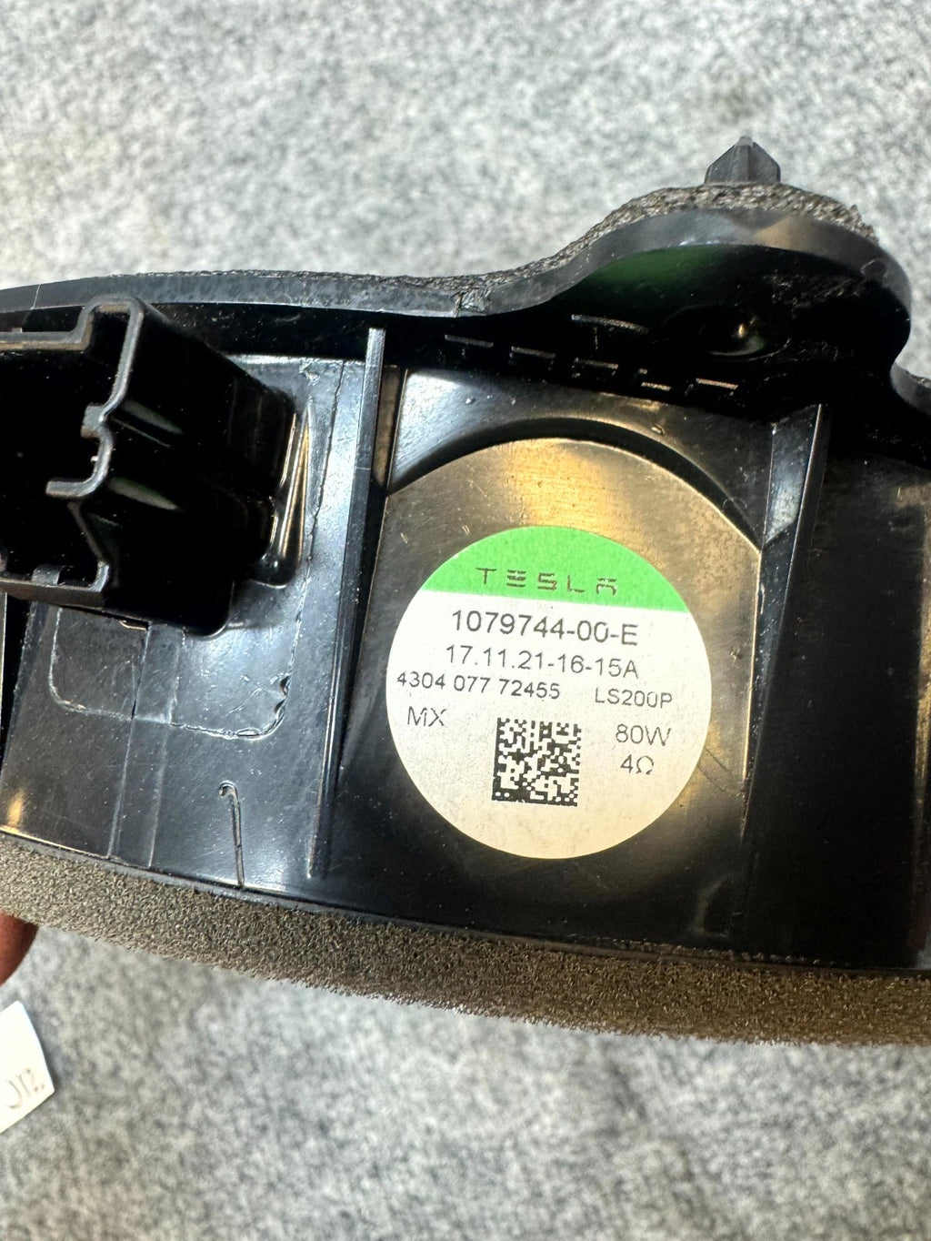 2020 - 2024 TESLA MODEL Y FRONT LEFT / RIGHT SIDE DOOR SPEAKER OEM, 1079744-00-E