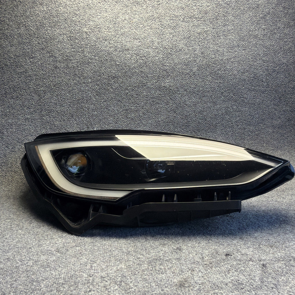 2021-2023 Tesla Model S Plaid Right Passenger Headlight OEM 1563714-95-C