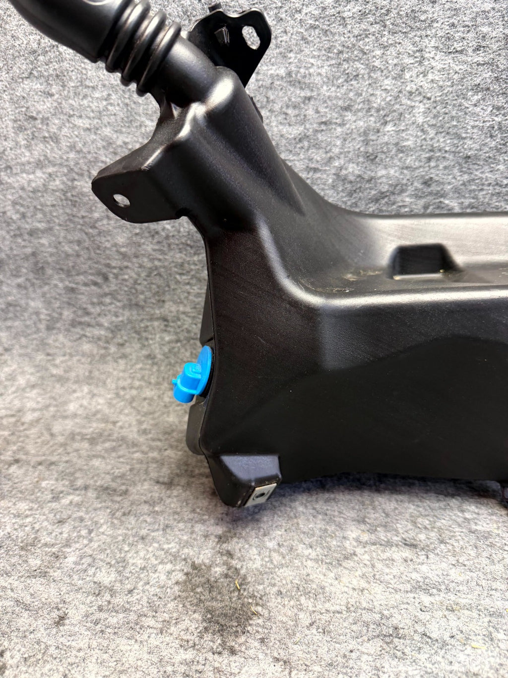 ♦️17-23 TESLA MODEL 3 WINDSHIELD WIPER WASHER FLUID RESERVOIR TANK OEM,109606200
