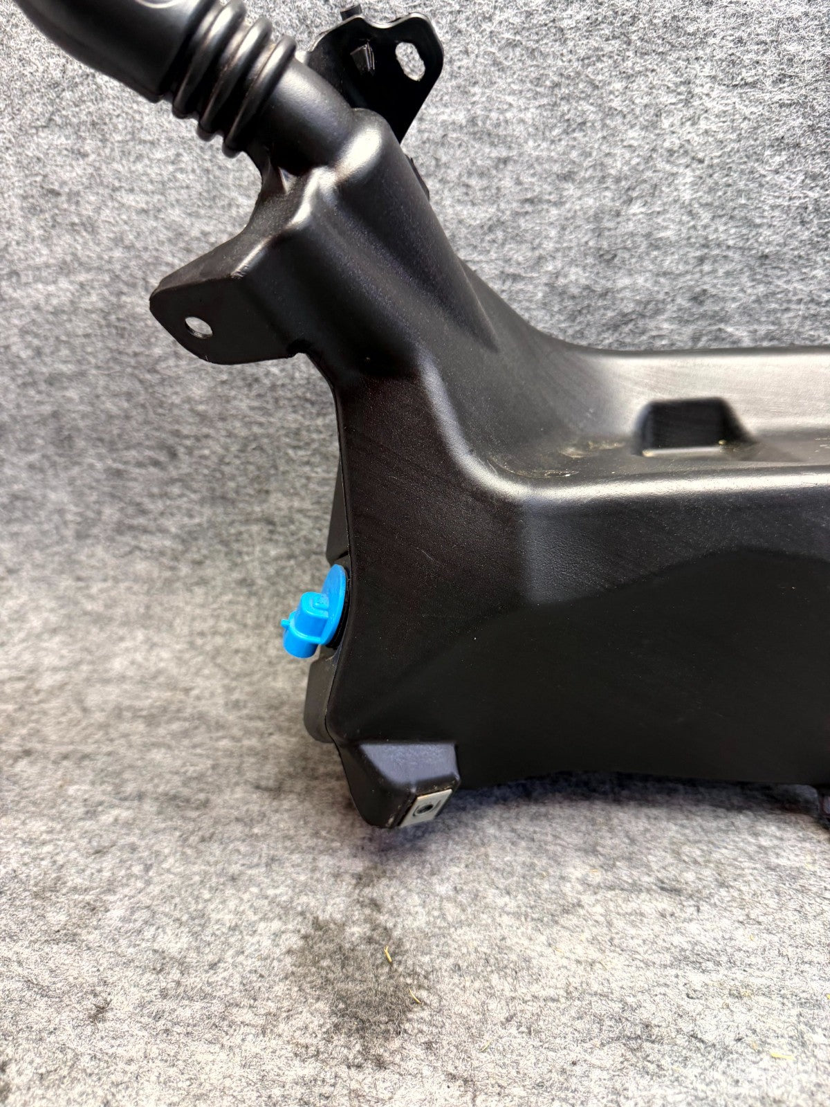 ♦️17-23 TESLA MODEL 3 WINDSHIELD WIPER WASHER FLUID RESERVOIR TANK OEM,109606200