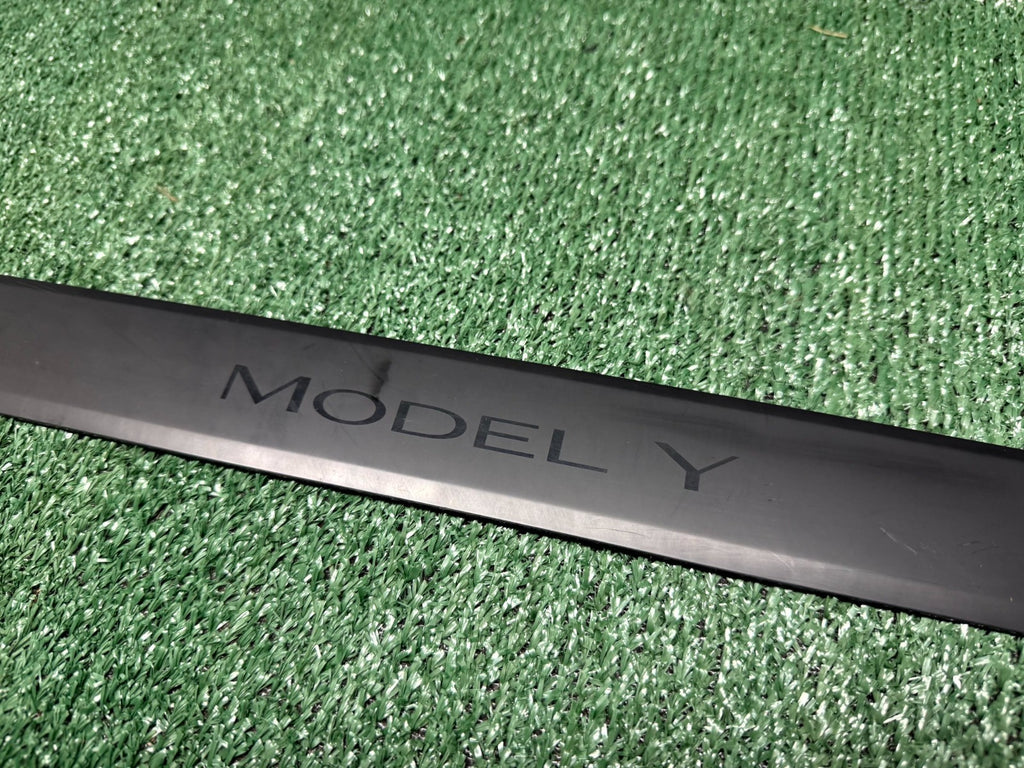 ♦️2020-2024 TESLA MODEL Y FRONT RIGHT DOOR SILL SCUFF PLATE TRIM OEM, 1494301-00