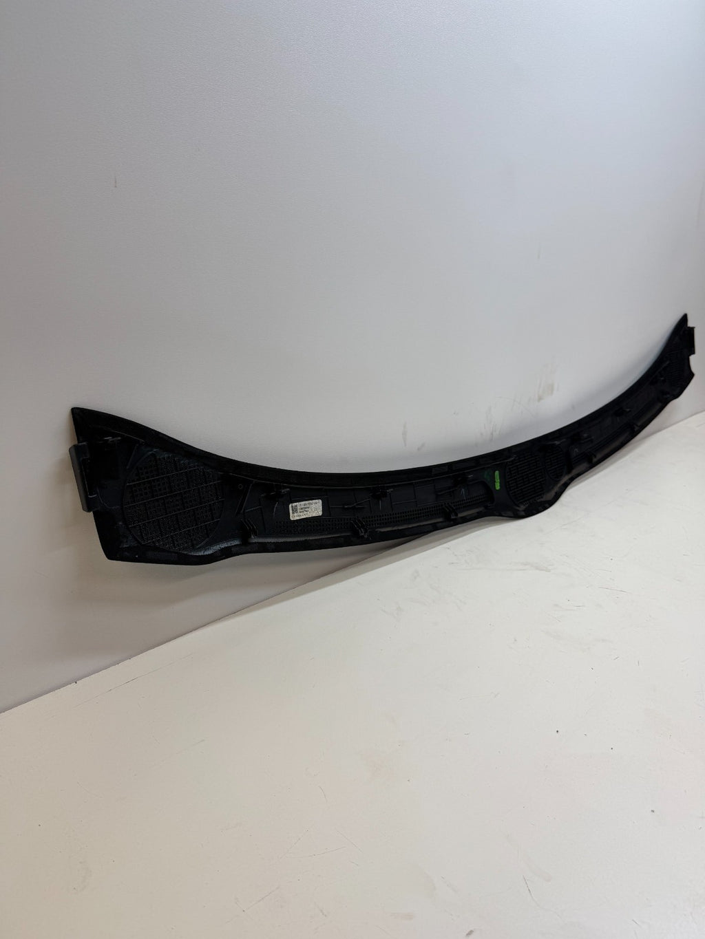 2017-2023 Tesla Model 3 Y Panel Defroster Grille Upper Trim 1083390-00-I