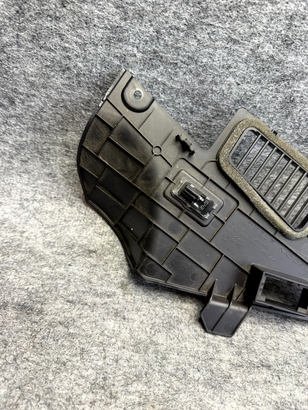 ♦️2017-2023 TESLA MODEL 3 LEFT LOWER DASHBOARD DRIVER FOOTWELL OEM, 1095413-00-A