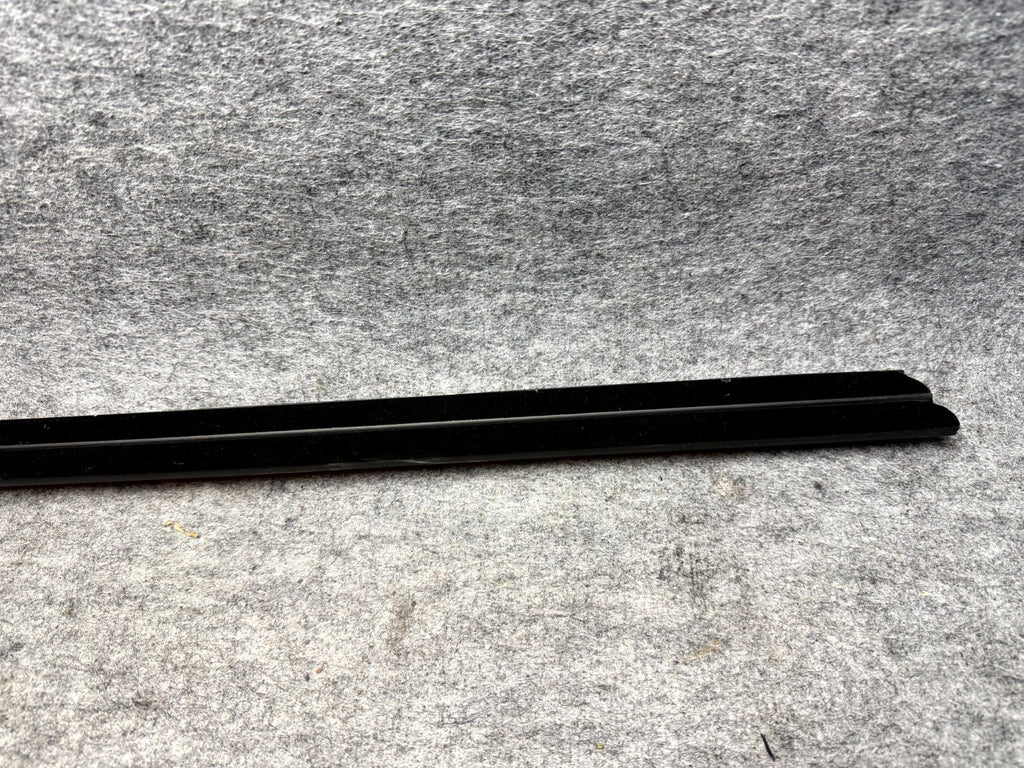 ♦️2017-2023 TESLA MODEL 3 FRONT RIGHT DOOR INNER WEATHERSTRIP OEM, 1090495-00-E